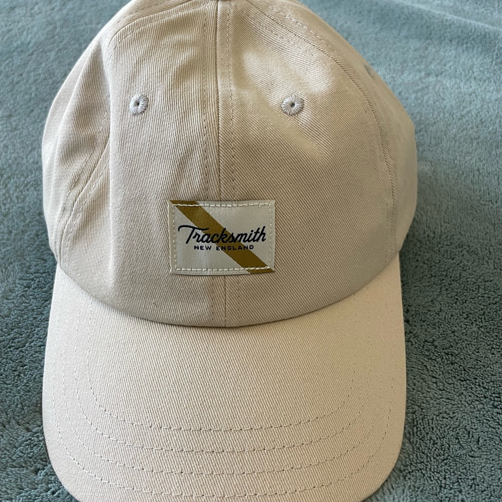 Tracksmith hat NWT